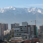 Hlavné mesto Santiago de Chile deň po daždi. Jediný čas, kedy na pár hodín zmizne smog.